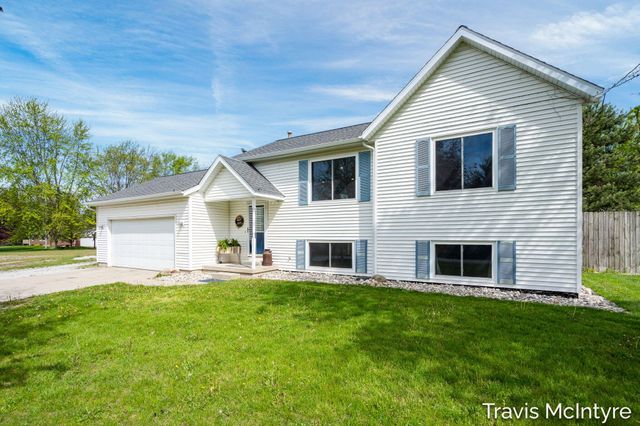 75 Cleveland Street E, Coopersville, MI 49404