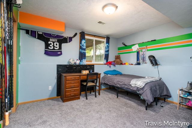 75 Cleveland Street E, Coopersville, MI 49404