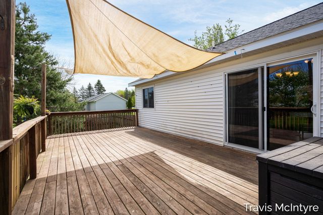 75 Cleveland Street E, Coopersville, MI 49404
