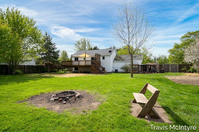 75 Cleveland Street E, Coopersville, MI 49404