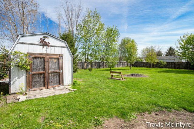 75 Cleveland Street E, Coopersville, MI 49404