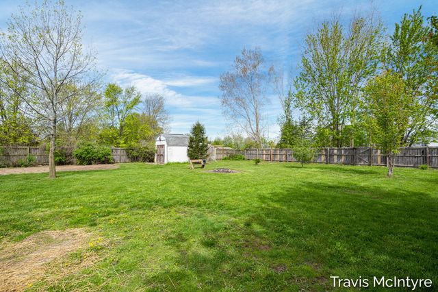 75 Cleveland Street E, Coopersville, MI 49404