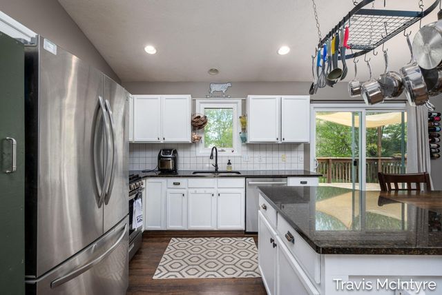 75 Cleveland Street E, Coopersville, MI 49404