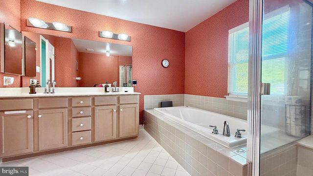 201 W HAMILTON ST, Chalfont, PA 18914