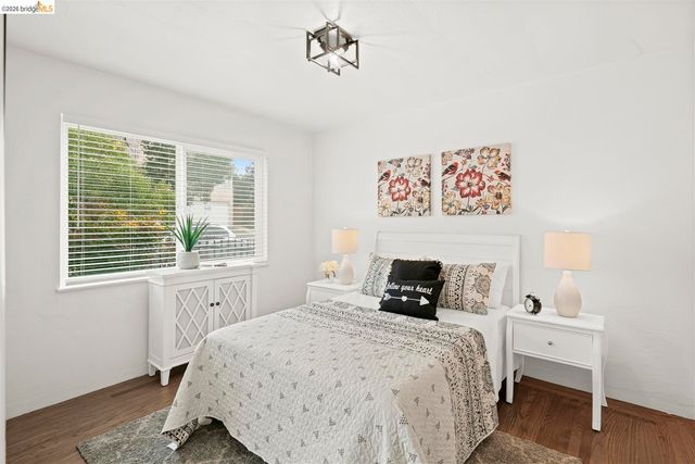 8 Whitmore Pl, Oakland, CA 94611