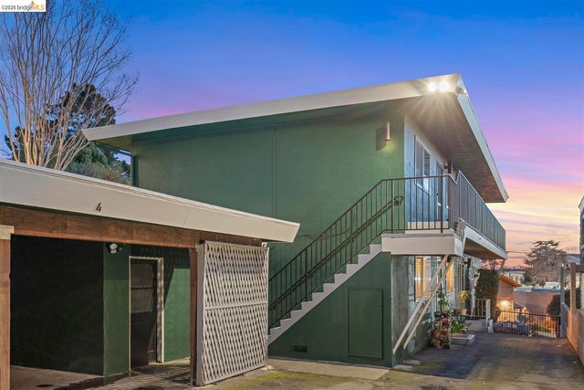 8 Whitmore Pl, Oakland, CA 94611