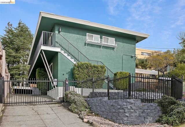 8 Whitmore Pl, Oakland, CA 94611