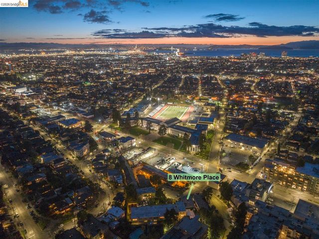 8 Whitmore Pl, Oakland, CA 94611