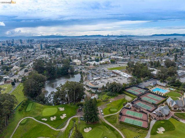 8 Whitmore Pl, Oakland, CA 94611