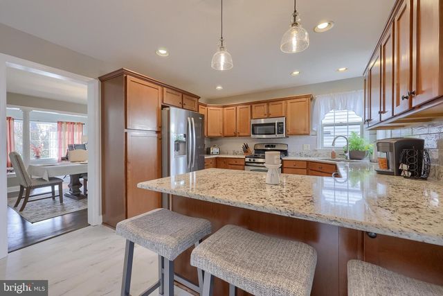 1337 HEATHERWOOD DR, Mount Joy, PA 17552