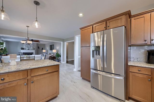 1337 HEATHERWOOD DR, Mount Joy, PA 17552