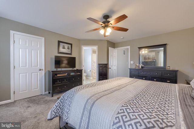 1337 HEATHERWOOD DR, Mount Joy, PA 17552