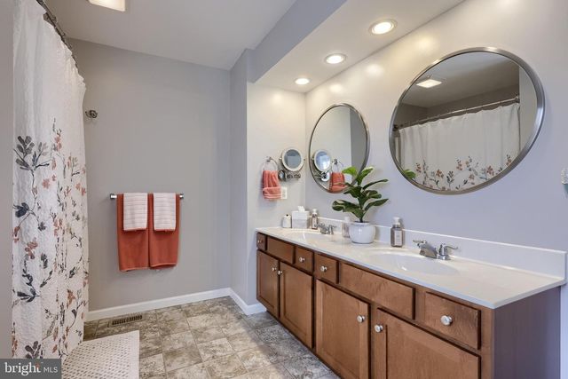 1337 HEATHERWOOD DR, Mount Joy, PA 17552