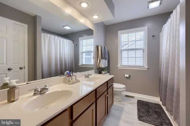 1337 HEATHERWOOD DR, Mount Joy, PA 17552