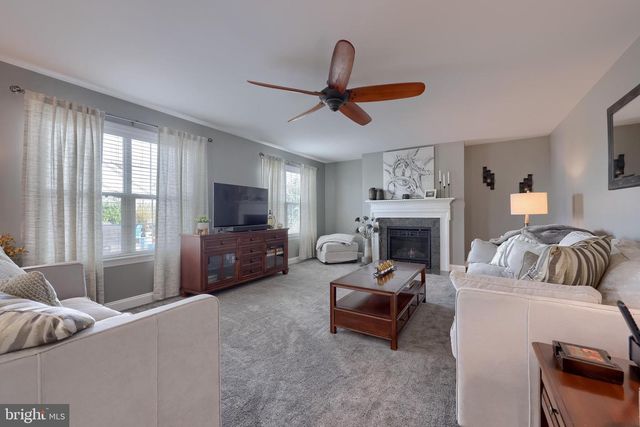 1337 HEATHERWOOD DR, Mount Joy, PA 17552