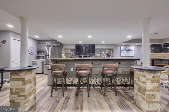 1337 HEATHERWOOD DR, Mount Joy, PA 17552