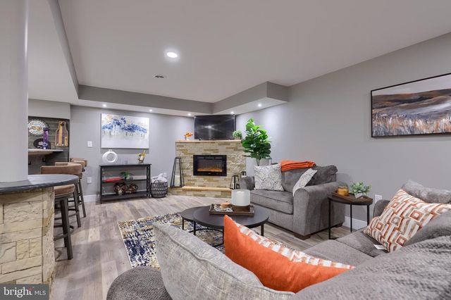 1337 HEATHERWOOD DR, Mount Joy, PA 17552