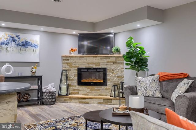 1337 HEATHERWOOD DR, Mount Joy, PA 17552