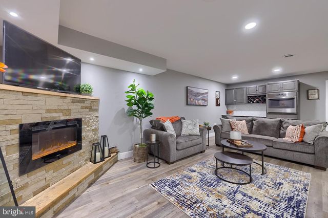 1337 HEATHERWOOD DR, Mount Joy, PA 17552