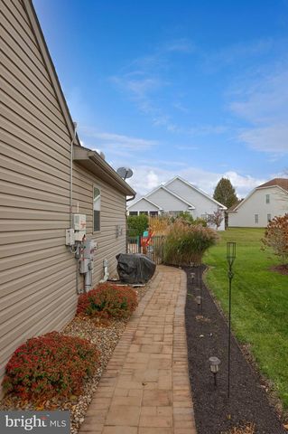 1337 HEATHERWOOD DR, Mount Joy, PA 17552