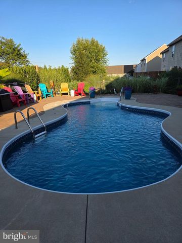 1337 HEATHERWOOD DR, Mount Joy, PA 17552