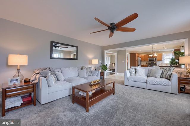 1337 HEATHERWOOD DR, Mount Joy, PA 17552