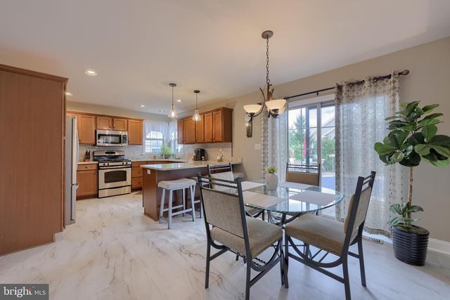 1337 HEATHERWOOD DR, Mount Joy, PA 17552