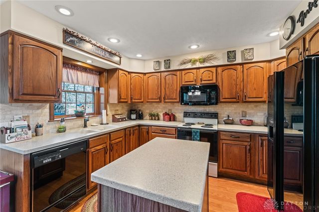 807 Claymore Court, Tipp City, OH 45371