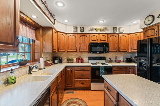 807 Claymore Court, Tipp City, OH 45371