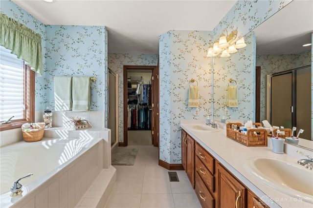 807 Claymore Court, Tipp City, OH 45371