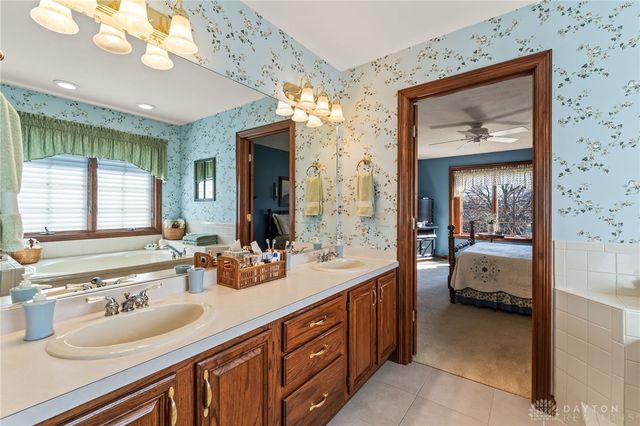 807 Claymore Court, Tipp City, OH 45371