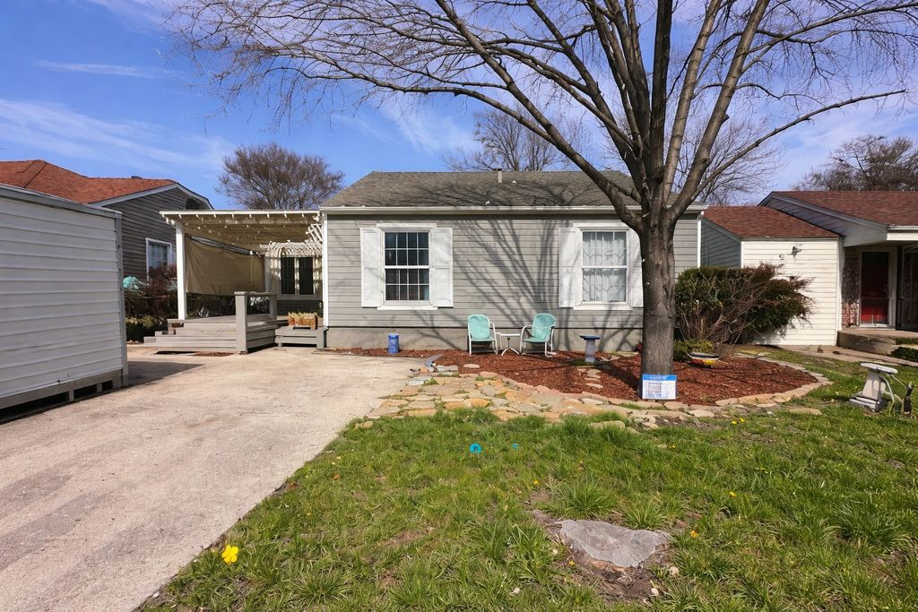 4220 Donnelly Avenue, Fort Worth, TX 76107