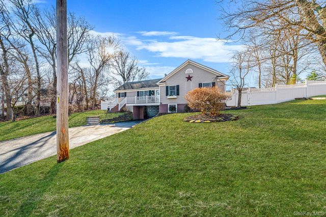 50 Violet Road, Rocky Point, NY 11778