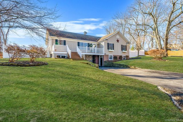 50 Violet Road, Rocky Point, NY 11778