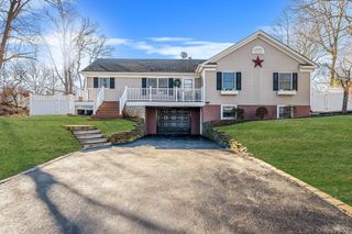 50 Violet Road, Rocky Point, NY 11778