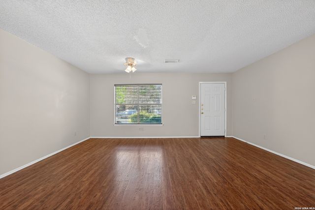 6882 CANARY MEADOW DR, Converse, TX 78109