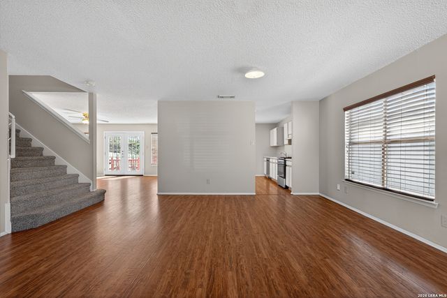 6882 CANARY MEADOW DR, Converse, TX 78109