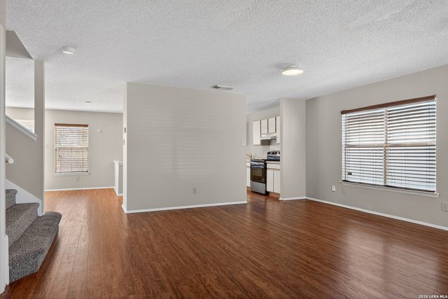 6882 CANARY MEADOW DR, Converse, TX 78109