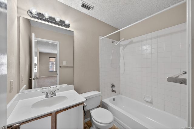 6882 CANARY MEADOW DR, Converse, TX 78109