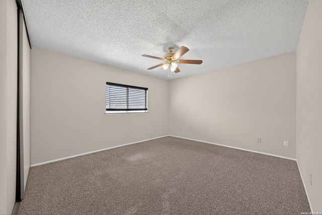 6882 CANARY MEADOW DR, Converse, TX 78109