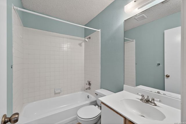 6882 CANARY MEADOW DR, Converse, TX 78109