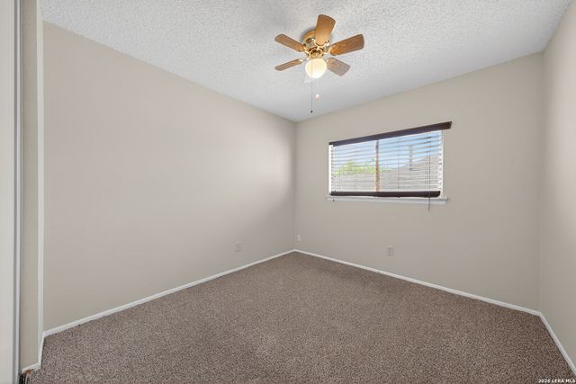 6882 CANARY MEADOW DR, Converse, TX 78109