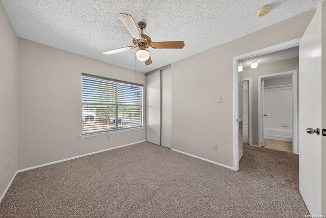 6882 CANARY MEADOW DR, Converse, TX 78109