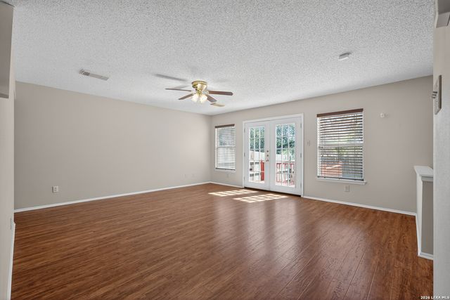 6882 CANARY MEADOW DR, Converse, TX 78109