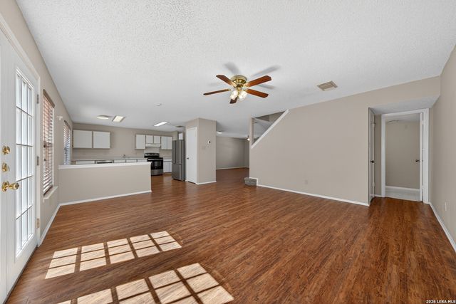 6882 CANARY MEADOW DR, Converse, TX 78109