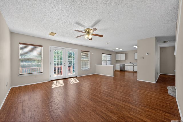 6882 CANARY MEADOW DR, Converse, TX 78109