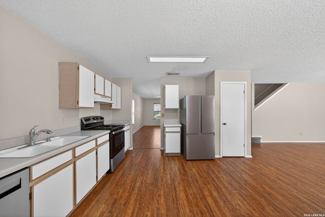 6882 CANARY MEADOW DR, Converse, TX 78109