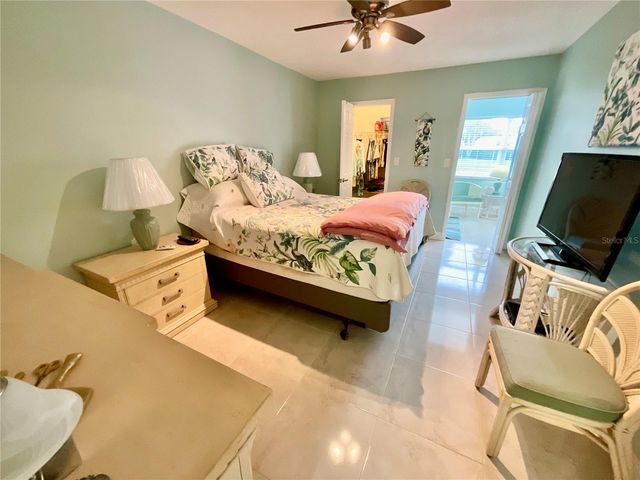 10034 64TH AVENUE N 11, St Petersburg, FL 33708