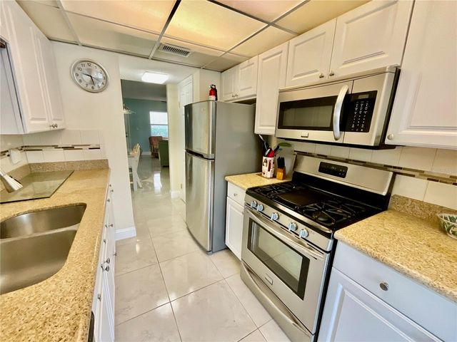 10034 64TH AVENUE N 11, St Petersburg, FL 33708