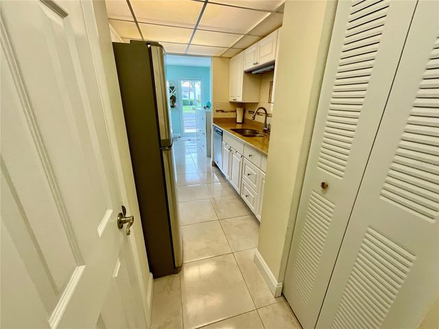 10034 64TH AVENUE N 11, St Petersburg, FL 33708